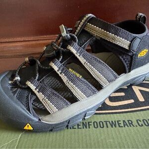 Keen Newport H2 Sandals- Youth Size 5